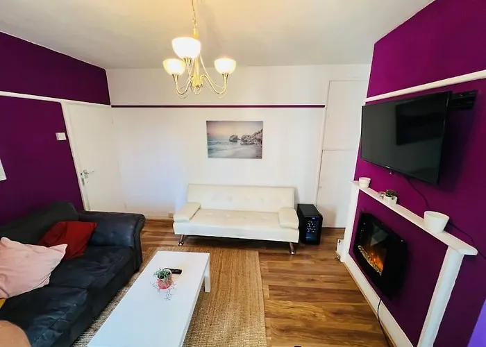 Entire 2 Bed Flat In London