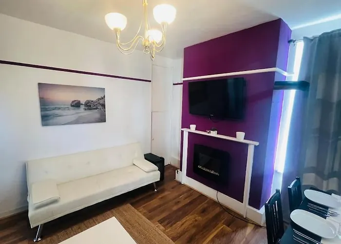Entire 2 Bed Flat In London